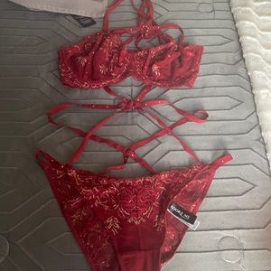 Adore me 2 piece never worn size Medium